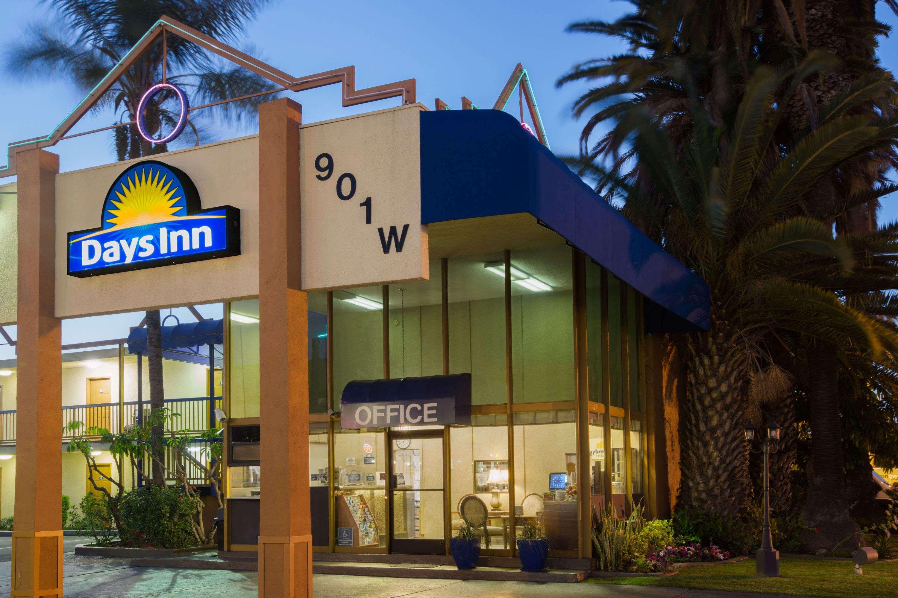Days Inn By Wyndham Los Angeles Lax/Venicebch/Marina Delray Inglewood Exterior photo